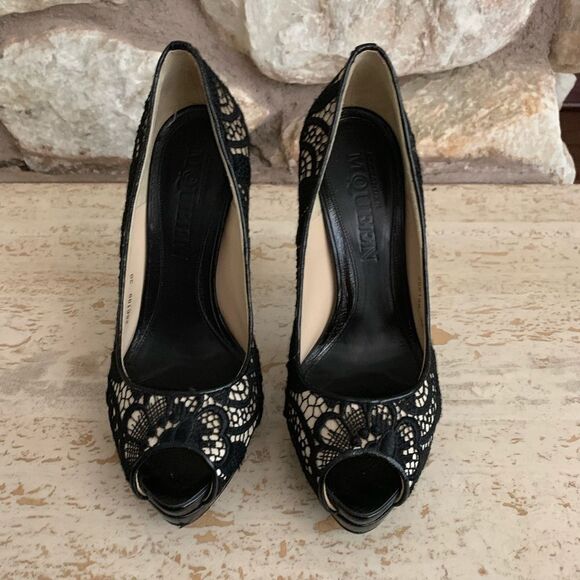 Alexander McQueen Orchid Lace peep toe pumps - Picture 3 of 8